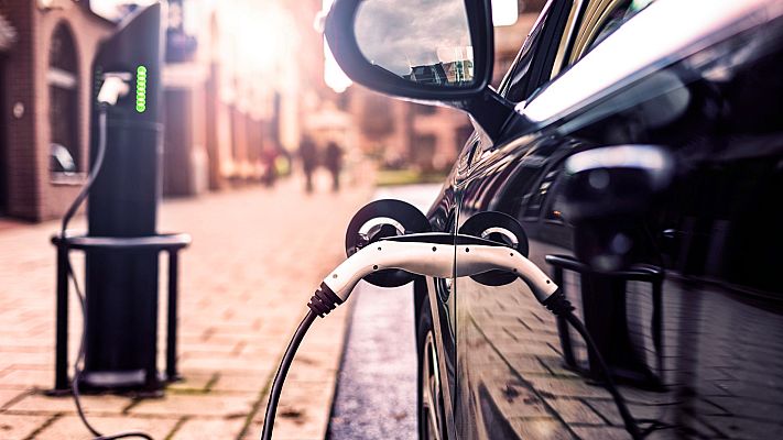 Telediario 1 - China se reactiva con los coches eléctricos