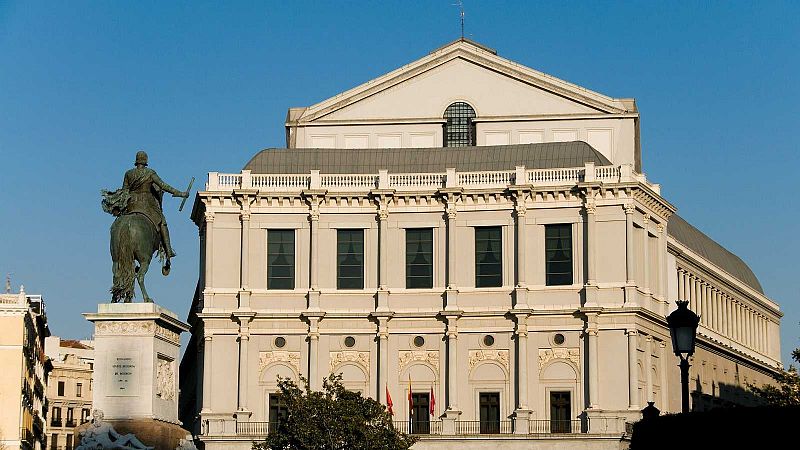 El Teatro Real cancela una función tras las protestas del público por la falta de distancia de seguridad - Informativo 24h | Ver