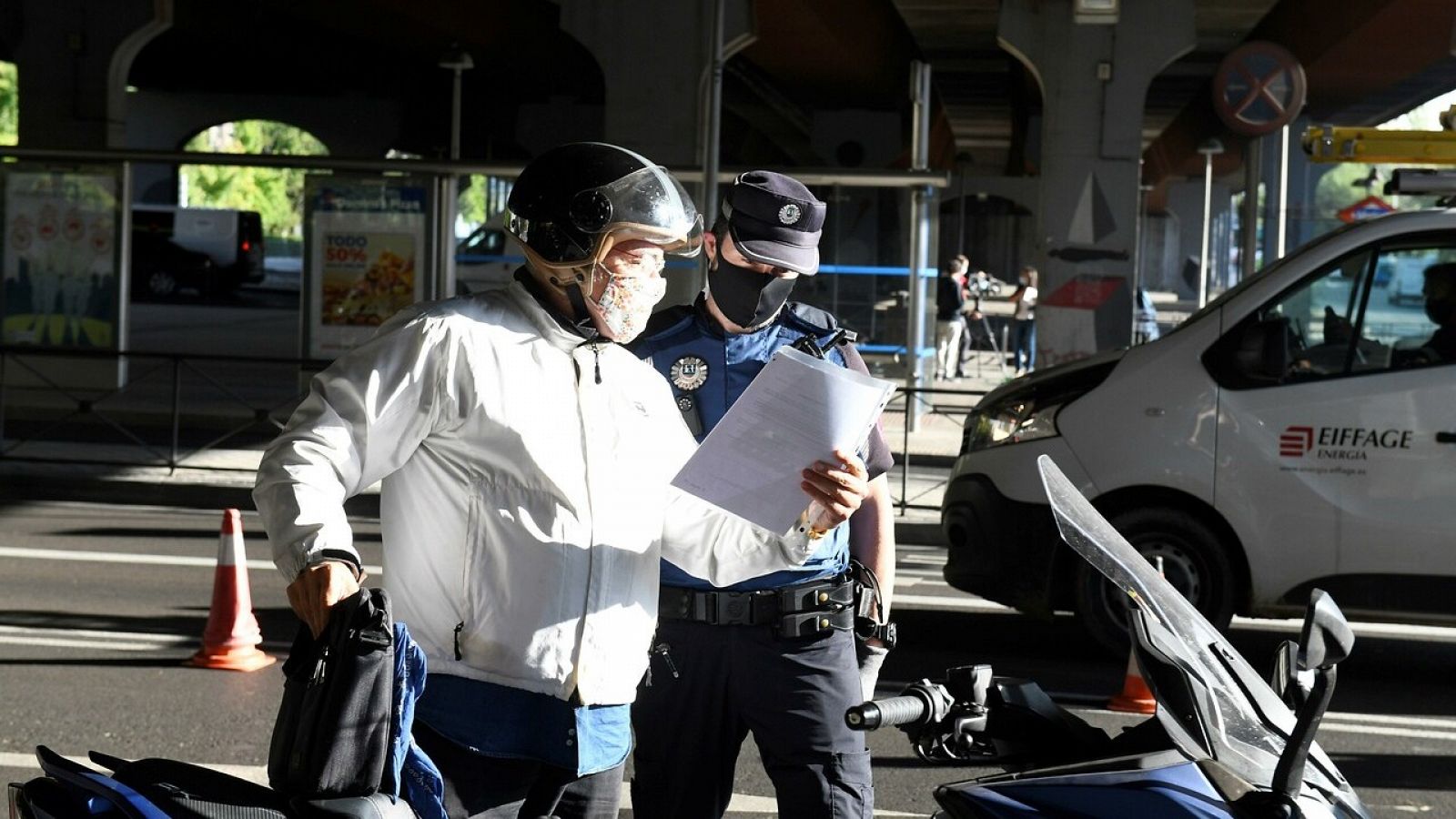 Madrid inicia los controles y las restricciones por la COVID-19 en las 37 áreas afectadas