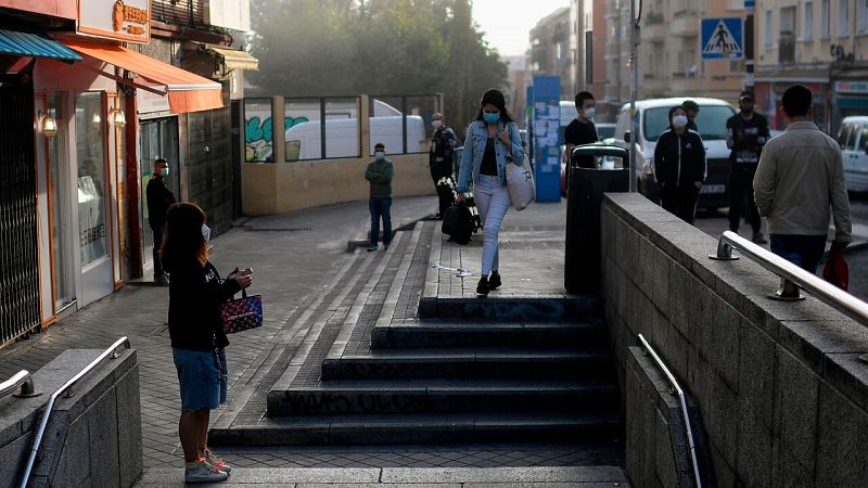 Siete familiares conviven en un piso de Usera: "No podemos tener una casa para cada uno cuando no hay ingresos"