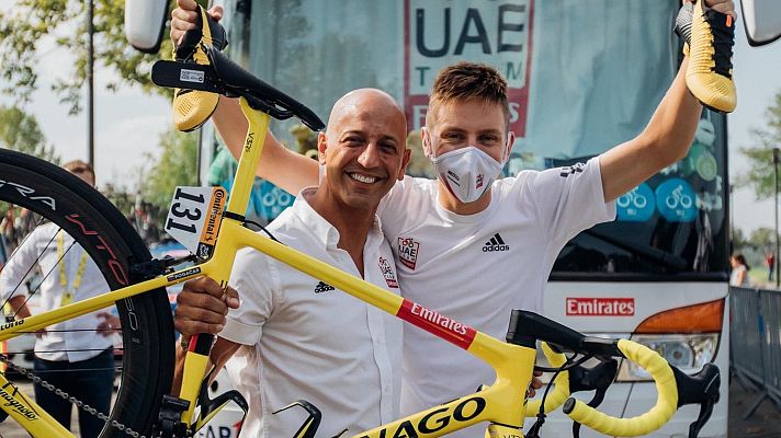 Telediario 1 - Josean Fernández 'Matxin': "Tocar la gloria es ganar el Tour de Francia y lo hemos conseguido"