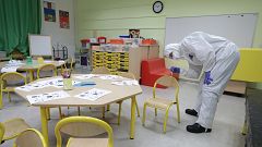 Francia recurre a las restricciones locales y nuevos protocolos en colegios contra la COVID-19