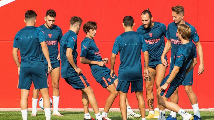 Telediario 1 - El Sevilla pone rumbo a Budapest para preparar la Supercopa