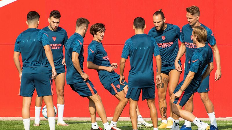 El Sevilla pone rumbo a Budapest para preparar la Supercopa