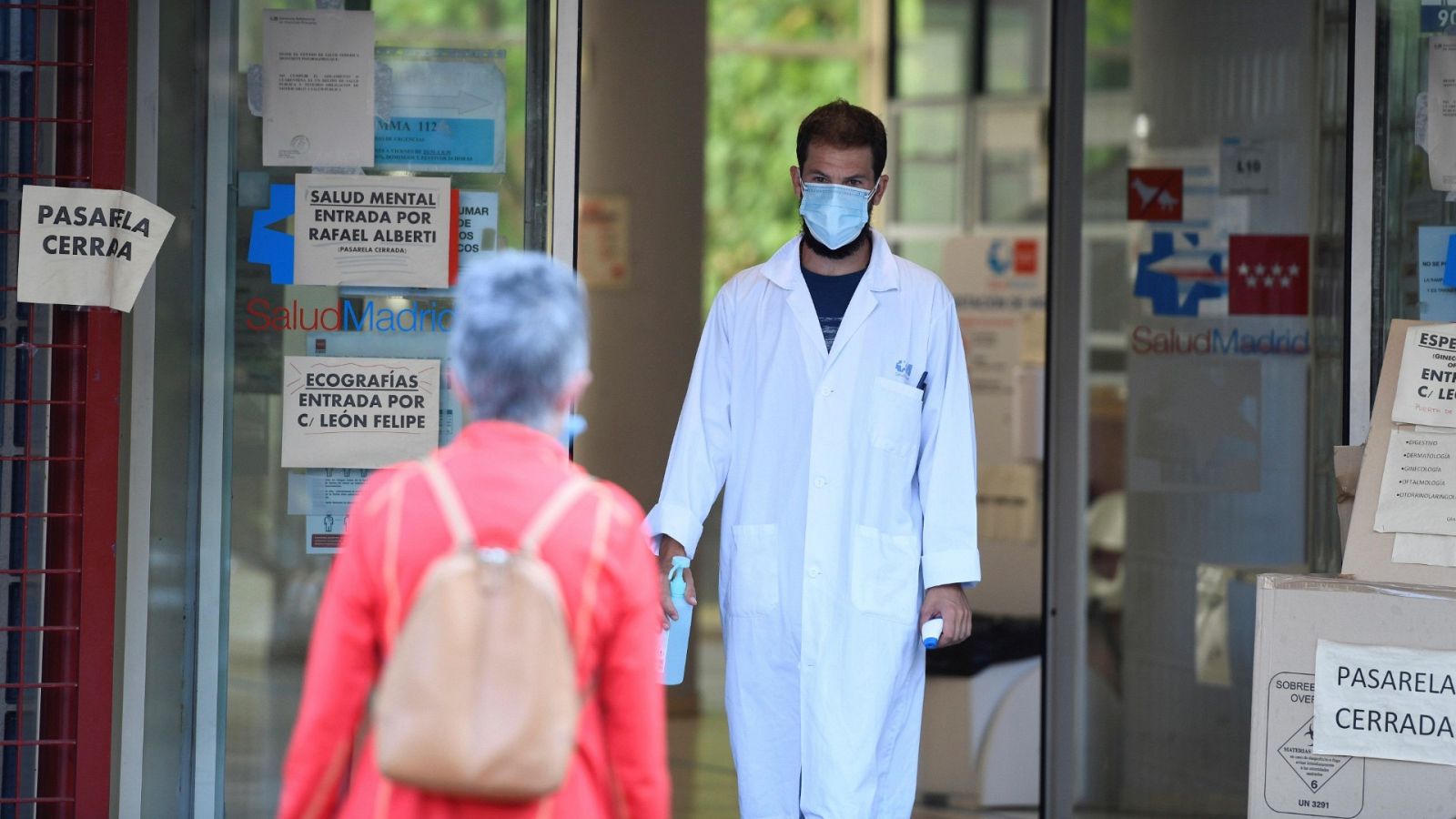 Coronavirus | La Comunidad de Madrid pide una orden que les permita contratar médicos extra comunitarios