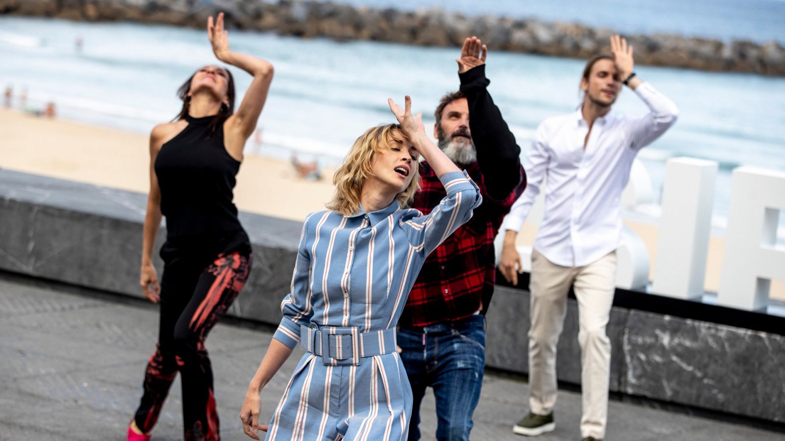 Corazón y tendencias - Ingrid García-Jonsson, Natalia Millán y Fernando Tejero bailan en el Festival de San Sebastián