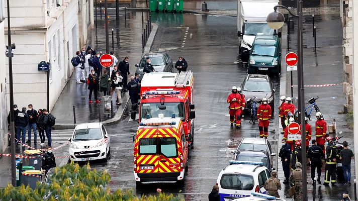 Cuatro heridos en un ataque con cuchillo cerca de la sede de Charlie Hebdo en París
