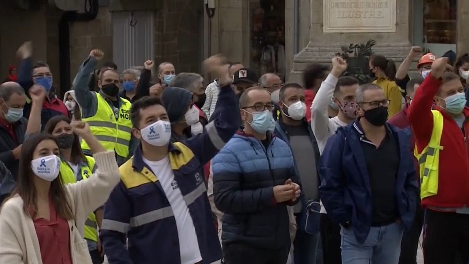Trabajadores de Alcoa se encierran en los ayuntamientos de Viveiro y Xove - RTVE.es