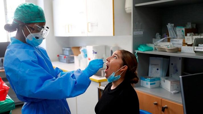 Telediario 1 - Cataluña reforzará la atención primaria con 3.800 nuevos profesionales