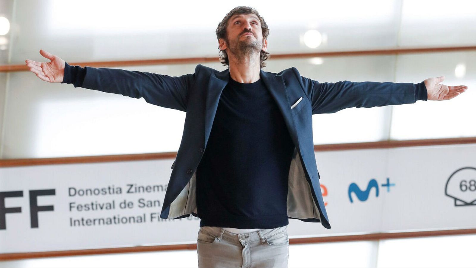 Llega a los cines 'Black Beach', una historia de confusión, gobiernos corruptos y violaciones de los derechos humanos - RTVE.es - Telediario 1 | Ver