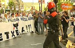 La Ertzaintza impide una manifestación ilegal