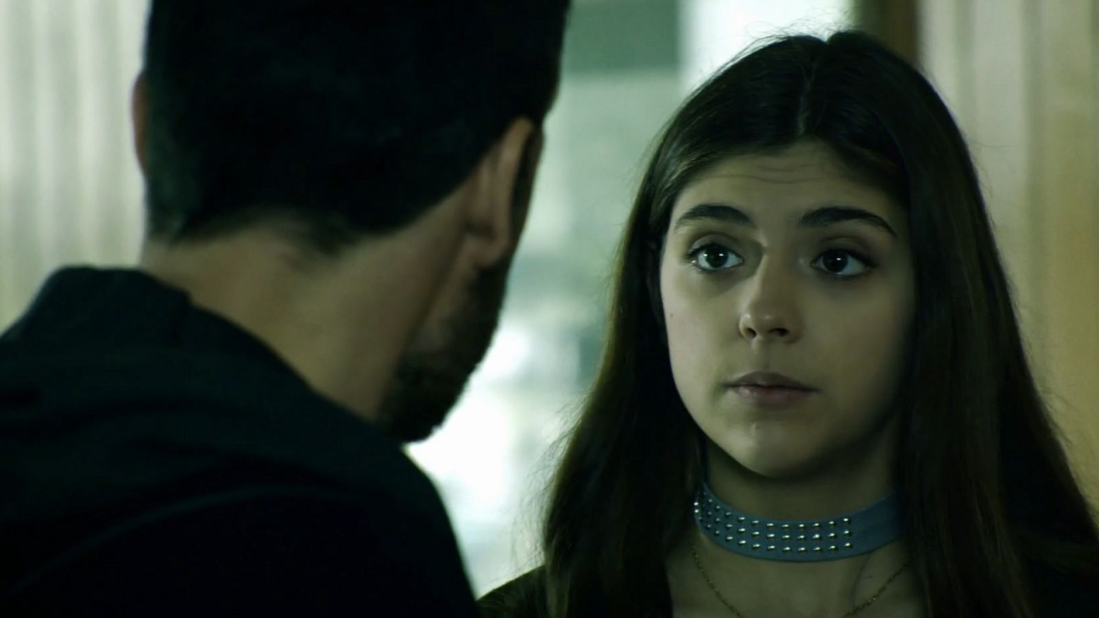 Lena decide entrar en el grupo por sí misma