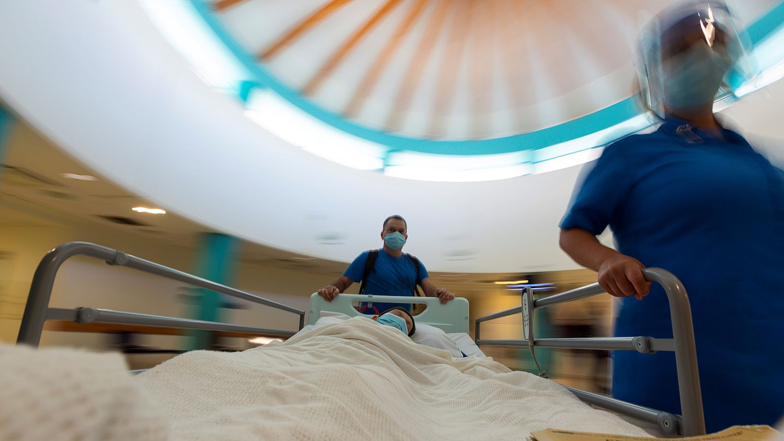 Coronavirus - Las comunidades autónomas podrán contratar a 10.000 profesionales sanitarios - RTVE.es - Especial Coronavirus | Ver