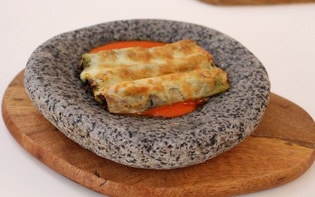 Canelones de puerro rellenos de morcilla 