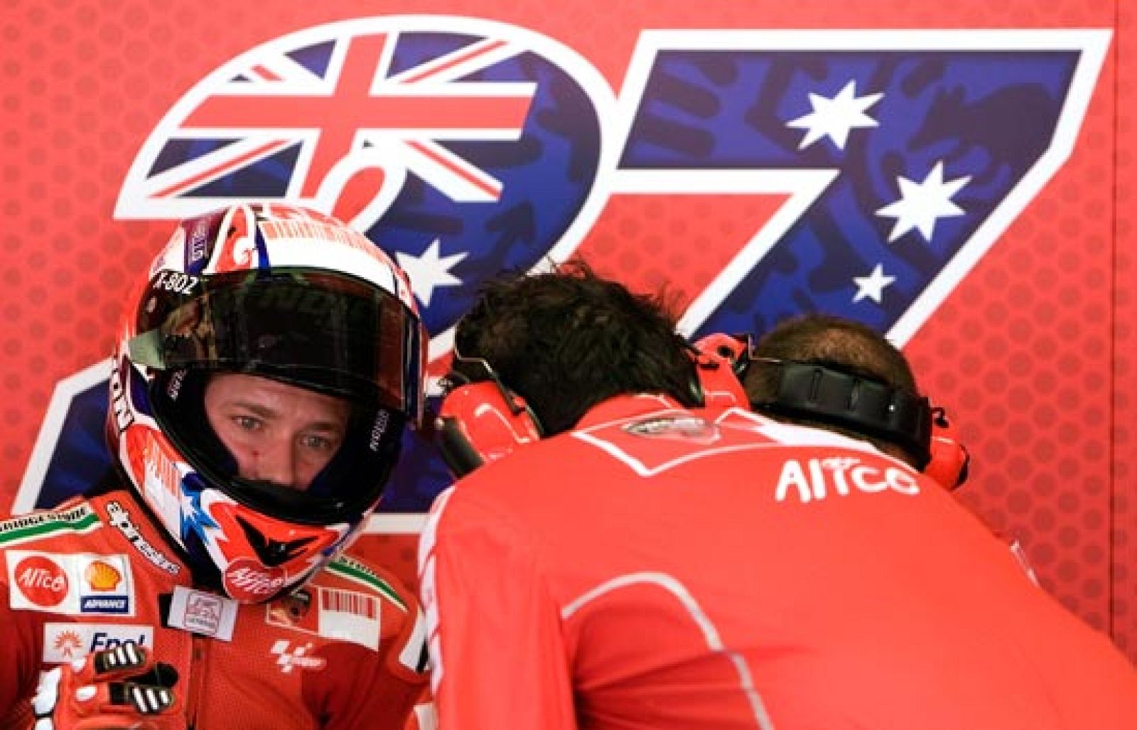 Casey Stoner ha decidido retirarse temporalmente del Mundial de MotoGP debido a problemas físicos.