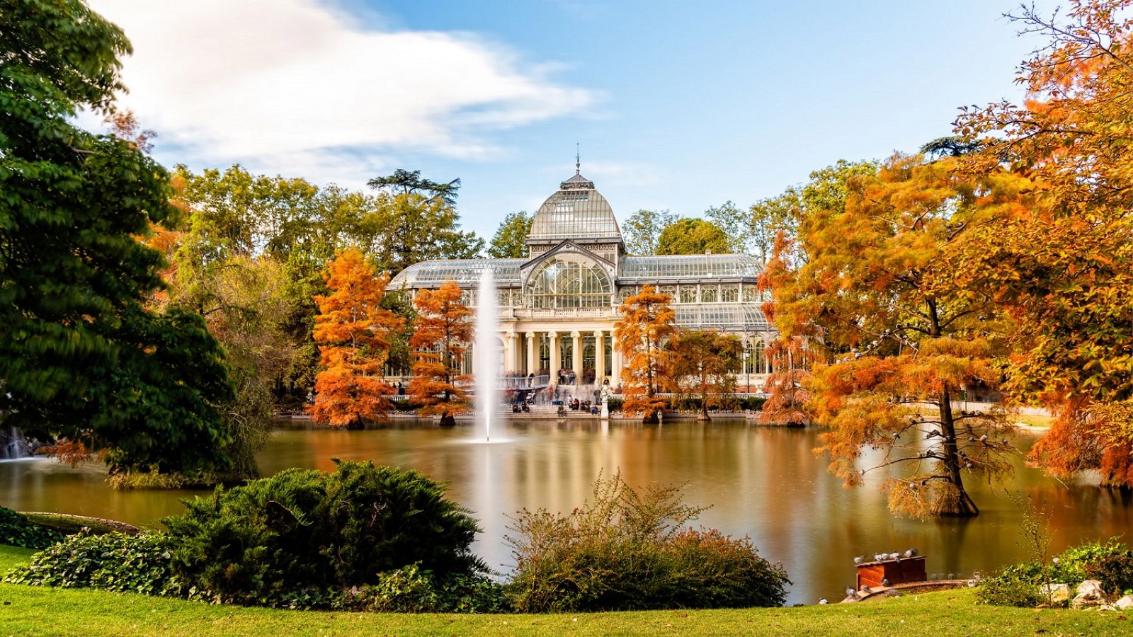 Los cielos estarán soleados y con temperaturas casi de pleno verano antes de la llegada de un frente - Ver ahora