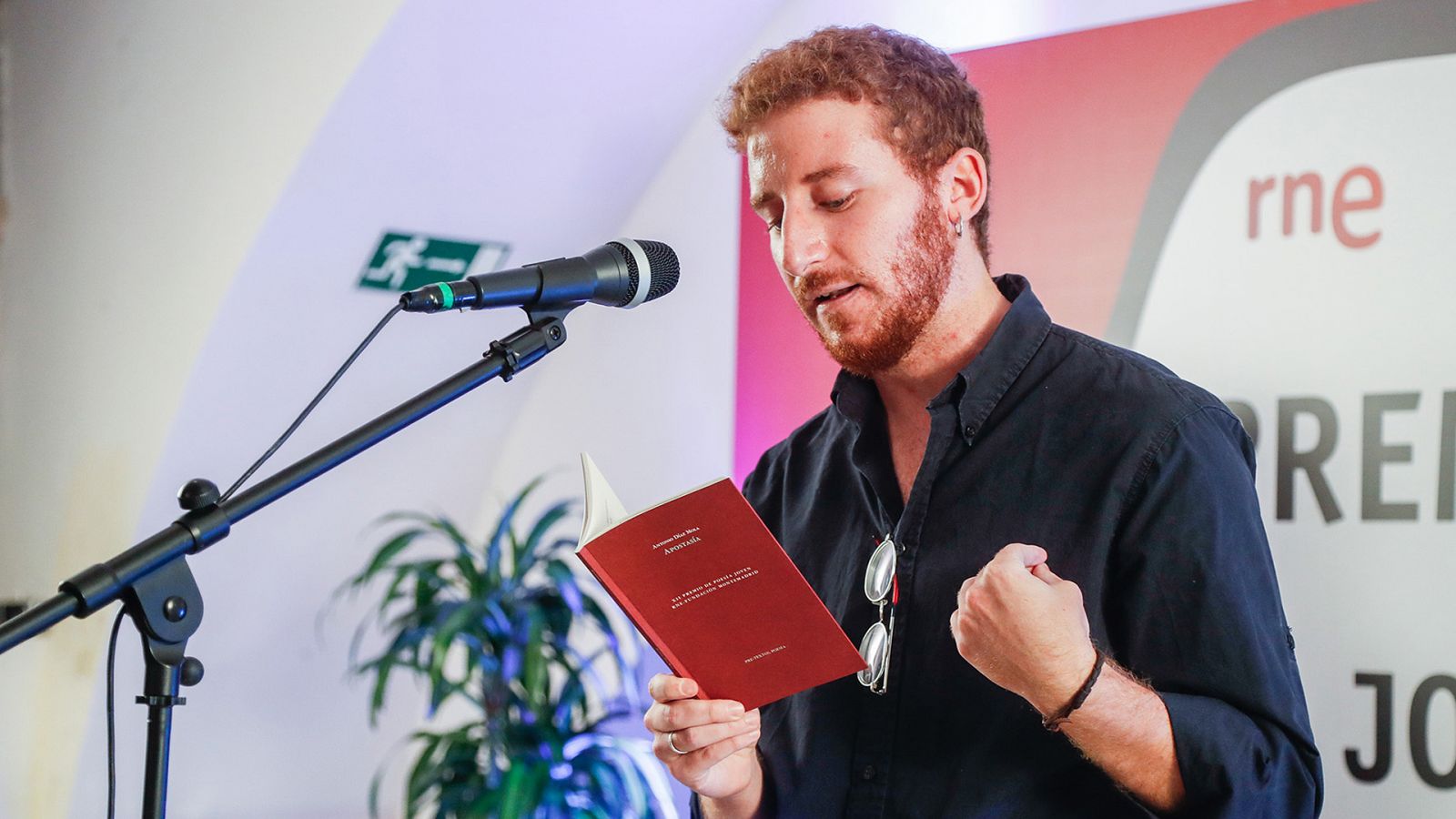 Especiales RNE - Antonio Díaz Mola recoge el XII Premio de Poesía Joven RNE y Fundación Montemadrid - Ver ahora