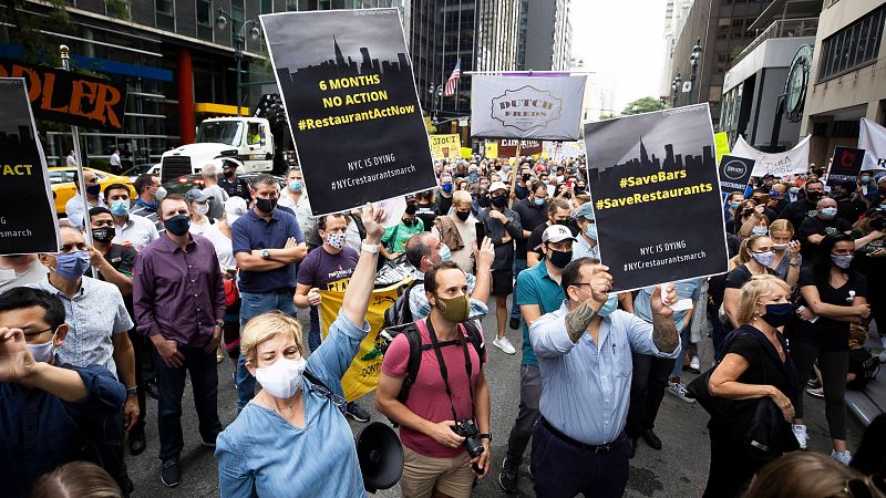 Nueva York abre sus restaurantes, seis meses después, con el 25% del aforo | Ver