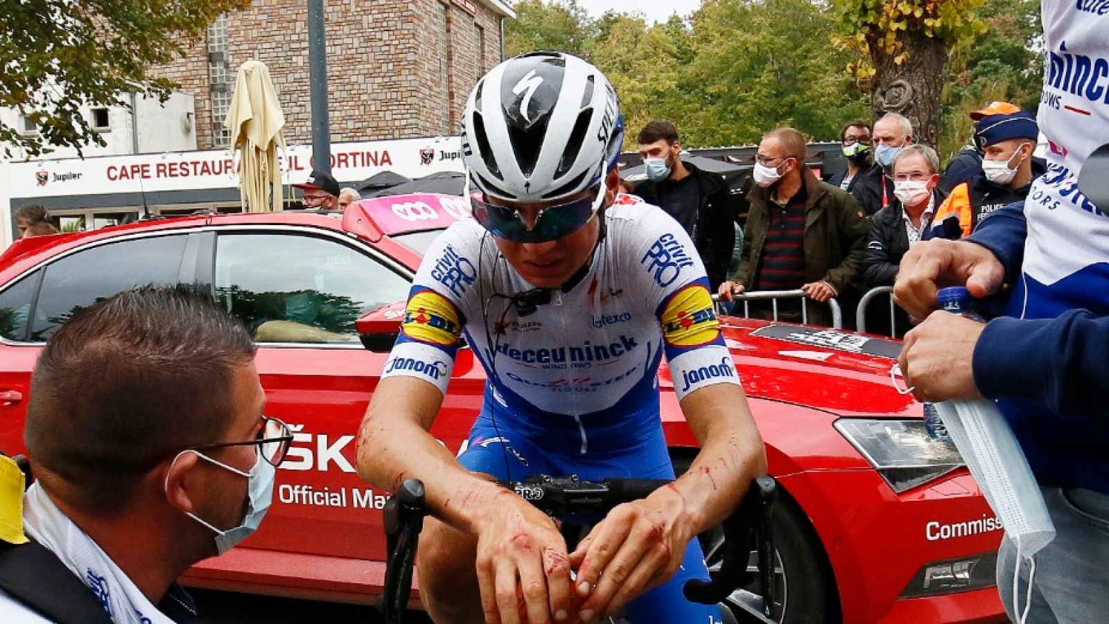 Una caída frustra la aventura de Mauri Vanasevenant cuando lideraba la Flecha Valona