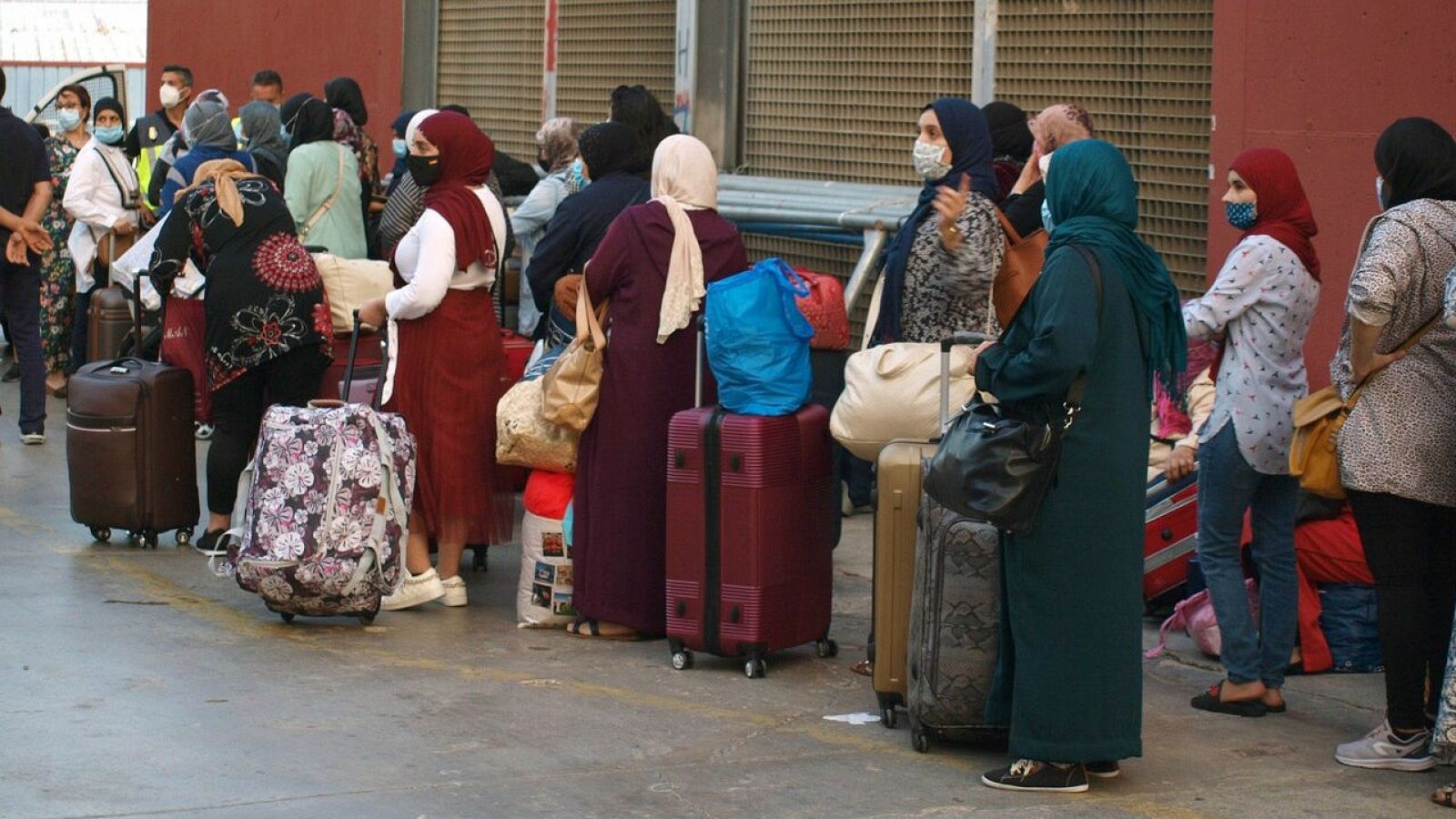 Marruecos permite la repatriación de ciudadanos atrapados en Ceuta y Melilla desde el inicio de la pandemia - RTVE.es 