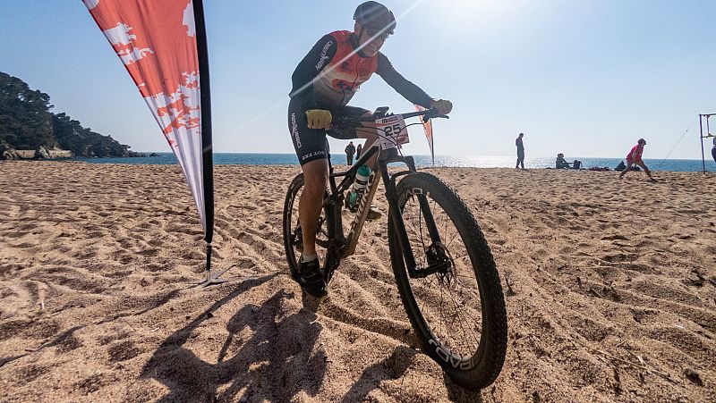 Así prepara el equipo de Miguel Induráin la Titan Desert 2020