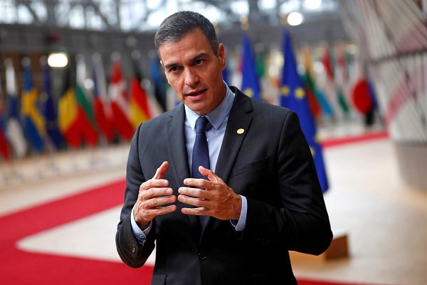 Telediario 1 - Sánchez pide a los presidentes autonómicos "alejarse del debate partidista" porque "el único enemigo es el virus"