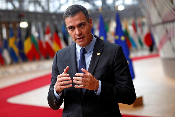 Telediario 1 - Sánchez pide a los presidentes autonómicos "alejarse del debate partidista" porque "el único enemigo es el virus"