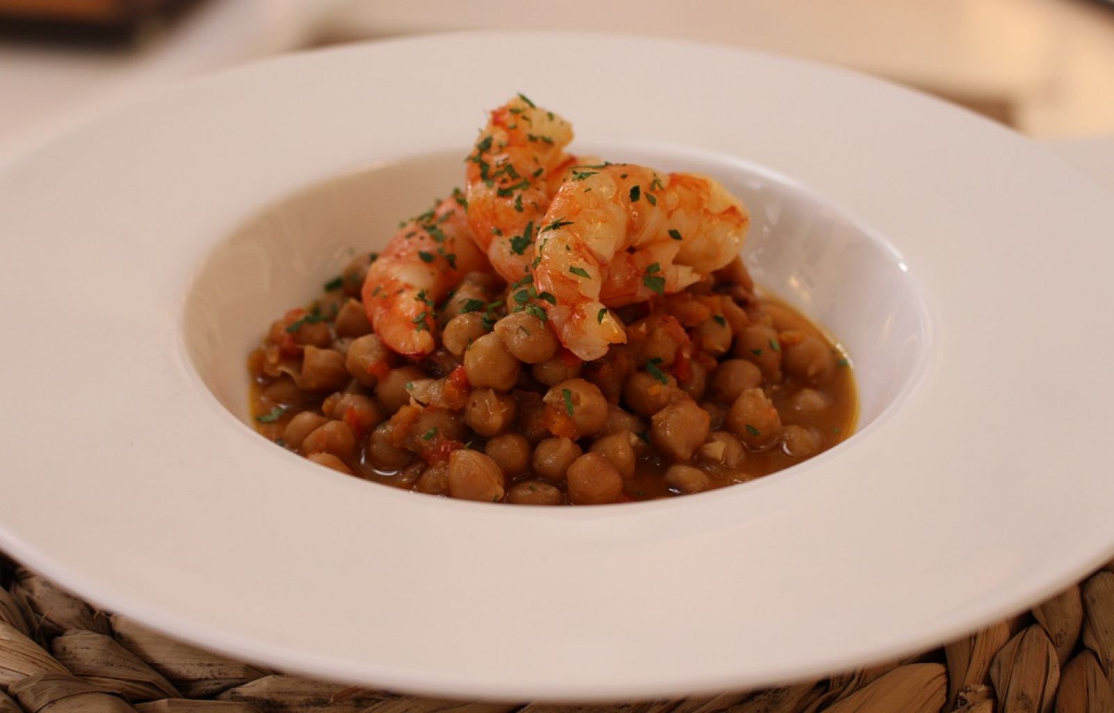 Garbanzos con chipirones 