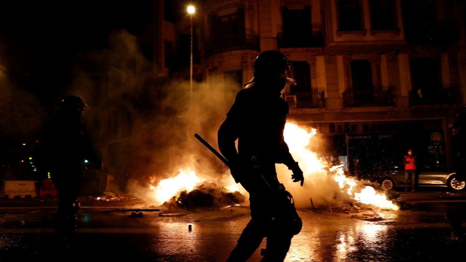 Al menos 15 detenidos en Barcelona y uno en Girona en las protestas por el tercer aniversario del 1-O