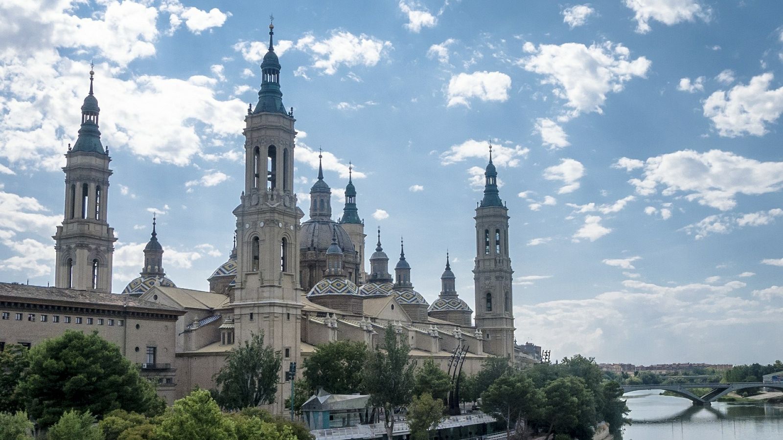 Zaragoza sin fiestas del Pilar