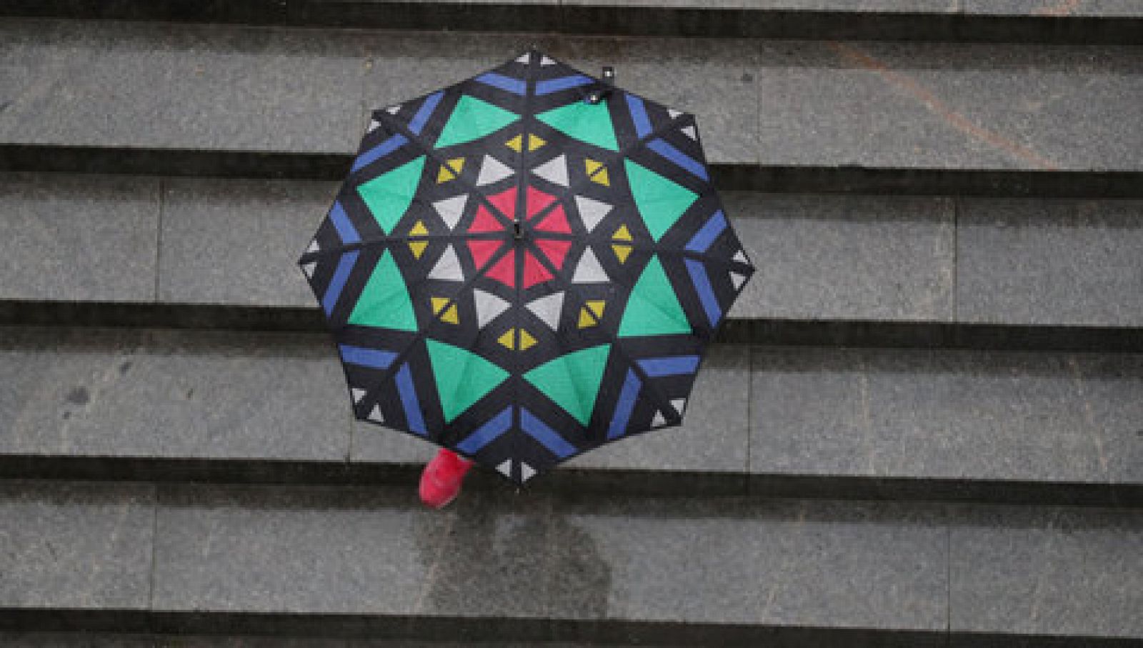 Continúan las intensas lluvias, los fuertes vientos y el oleaje en muchos puntos del país