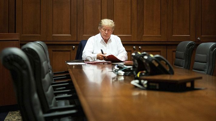 Informativo 24h - Los médicos de Trump aseguran que tuvo fiebre y "dos episodios de saturación de oxígeno"