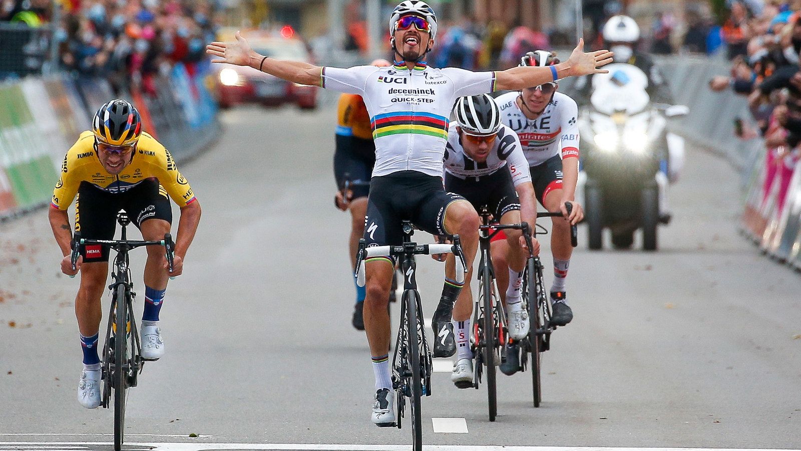 Alaphilippe celebra antes de tiempo la Lieja y Roglic gana