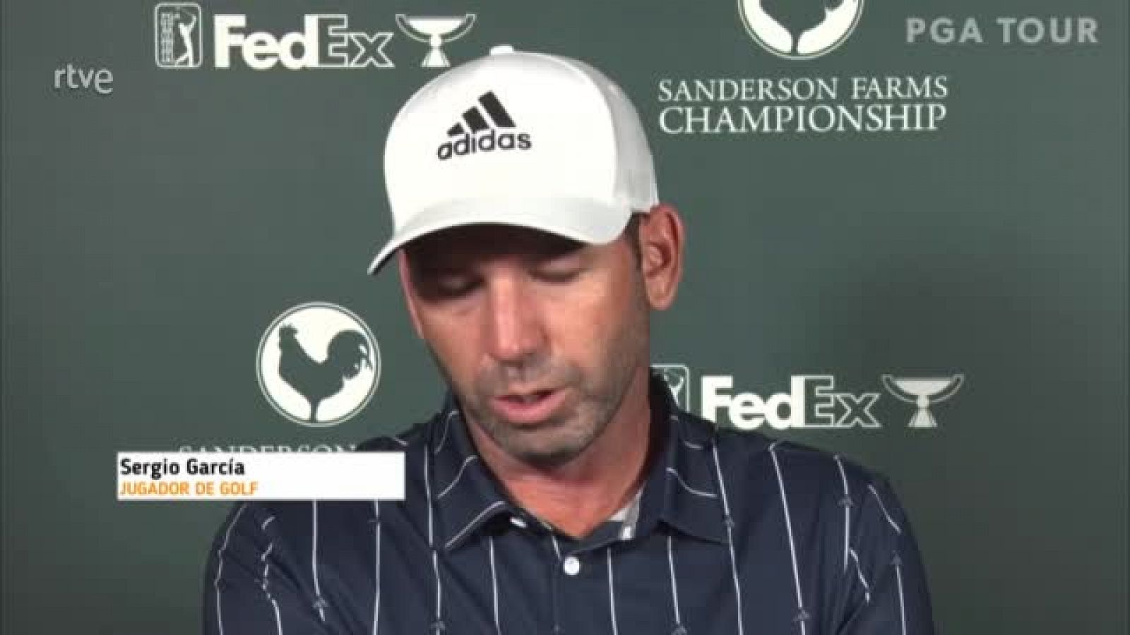 Golf Sergio García gana pateando con los ojos cerrados