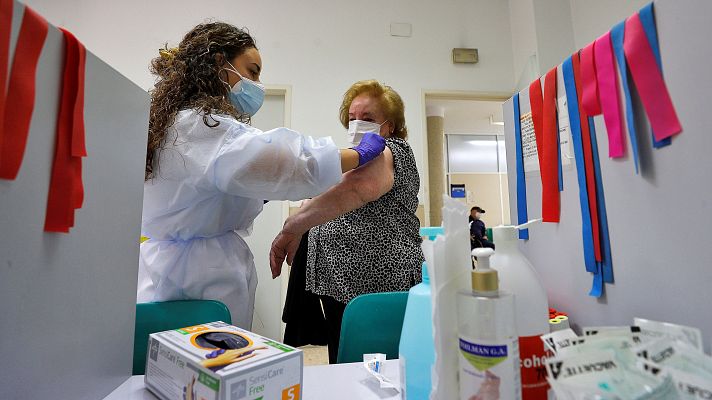 Telediario 1 - "El objetivo de la vacuna de la gripe este año es que no se llenen hospitales ni centros de salud"