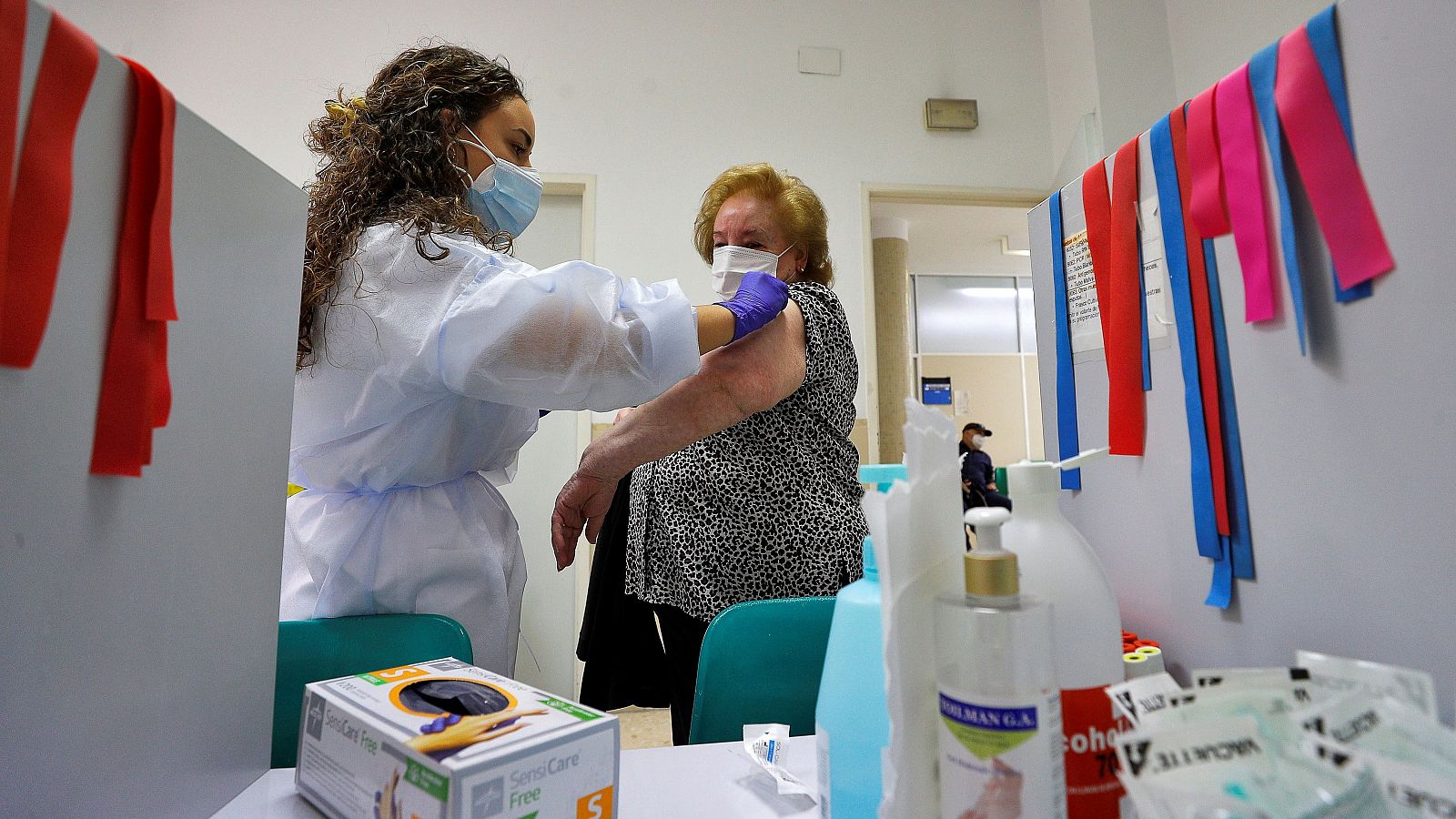 "El objetivo de la vacuna de la gripe este año es que no se llenen hospitales ni centros de salud"
