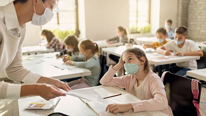 Bélgica asume el riesgo de las clases presenciales