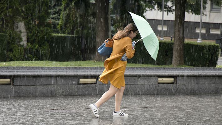 El tiempo - Fuertes chubascos este martes en Canarias y ascenso térmico casi generalizado