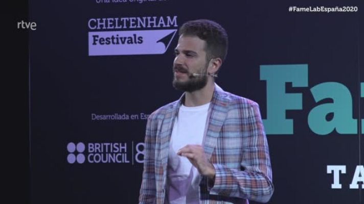 FECYT - FECYT | Famelab 2020 | Alejandro Sánchez y su monólogo científico sobre cómo funciona el sistema GPS