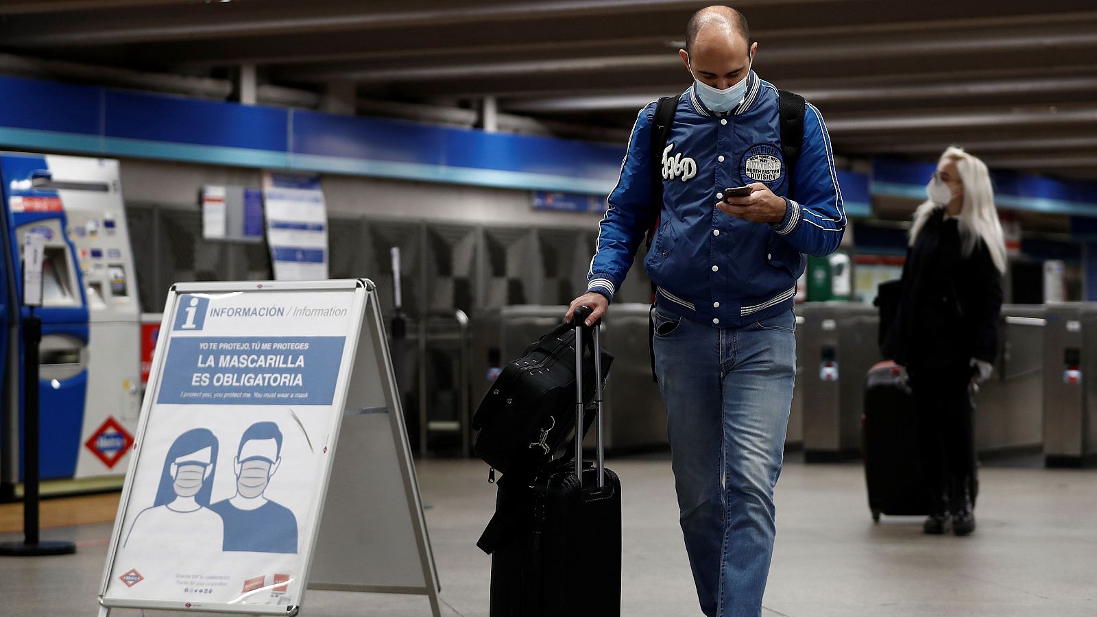 Coronavirus - Científicos insisten en el peligro de los espacios cerrados y mal ventilados - RTVE.es - Telediario 1 | Ver