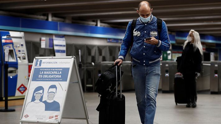 Telediario 1 - Científicos insisten en el peligro de los espacios cerrados y mal ventilados