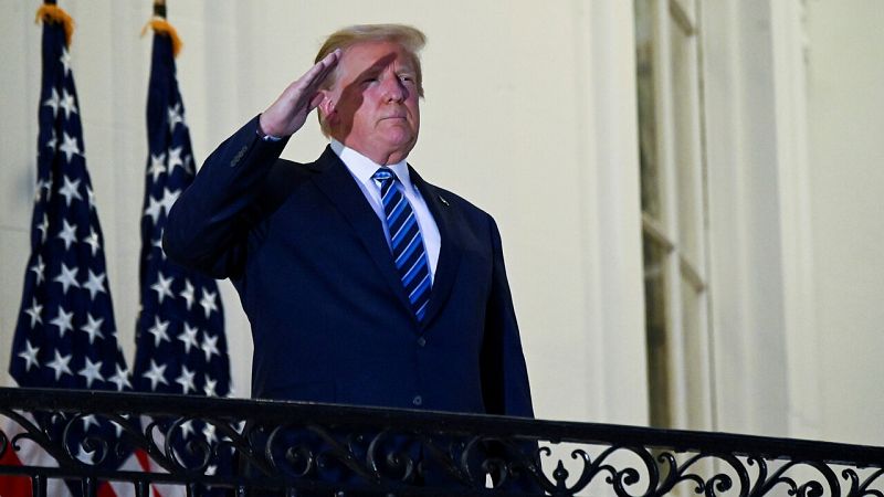 Trump regresa sin síntomas a la Casa Blanca entre las dudas sobre su estado de salud