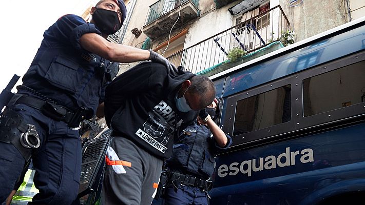 Telediario 1 - Macrooperación policial contra narcopisos de Barcelona