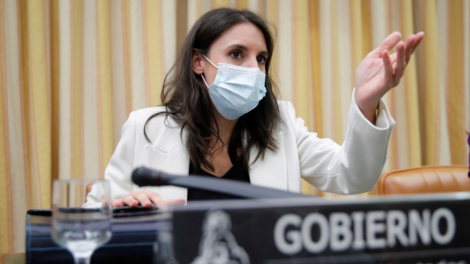 Montero defiende a Iglesias frente al PP por el caso Dina - Informativo 24h | Ver