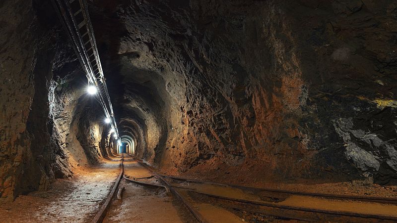 Convertir una mina abandonada en un almacén con material sanitario