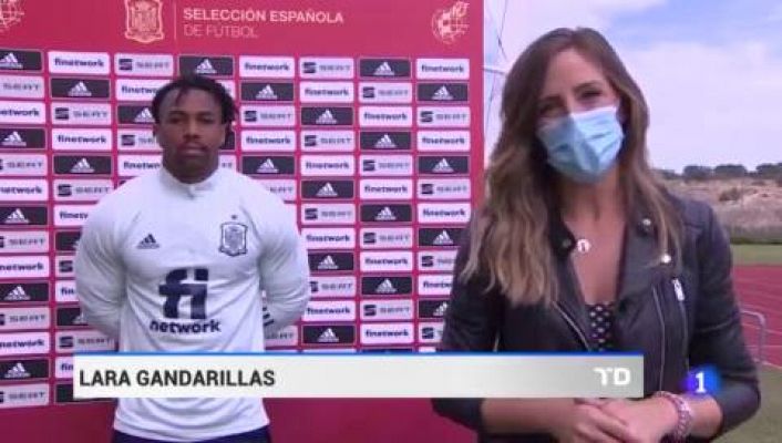 Telediario 1 - Adama: "A base de trabajo, sacrificio y creer en ti mismo puedes cambiar un mal momento"
