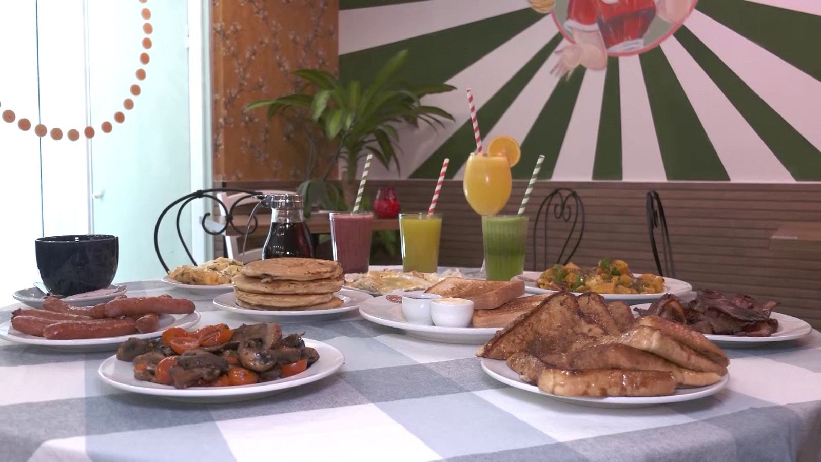 Celia Villalobos nos cuenta el secreto de un buen desayuno | Ver