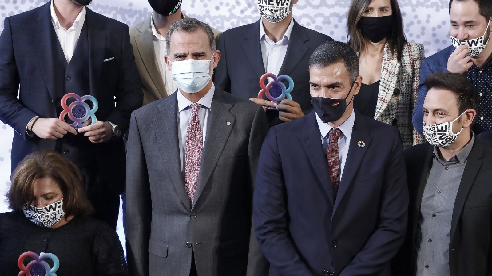 El rey anima a afrontar la crisis "juntos" y favorecer "un entorno estable" | Ver