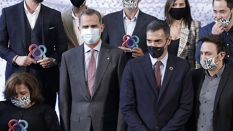 El rey anima a afrontar la crisis "juntos" y favorecer "un entorno estable" | Ver