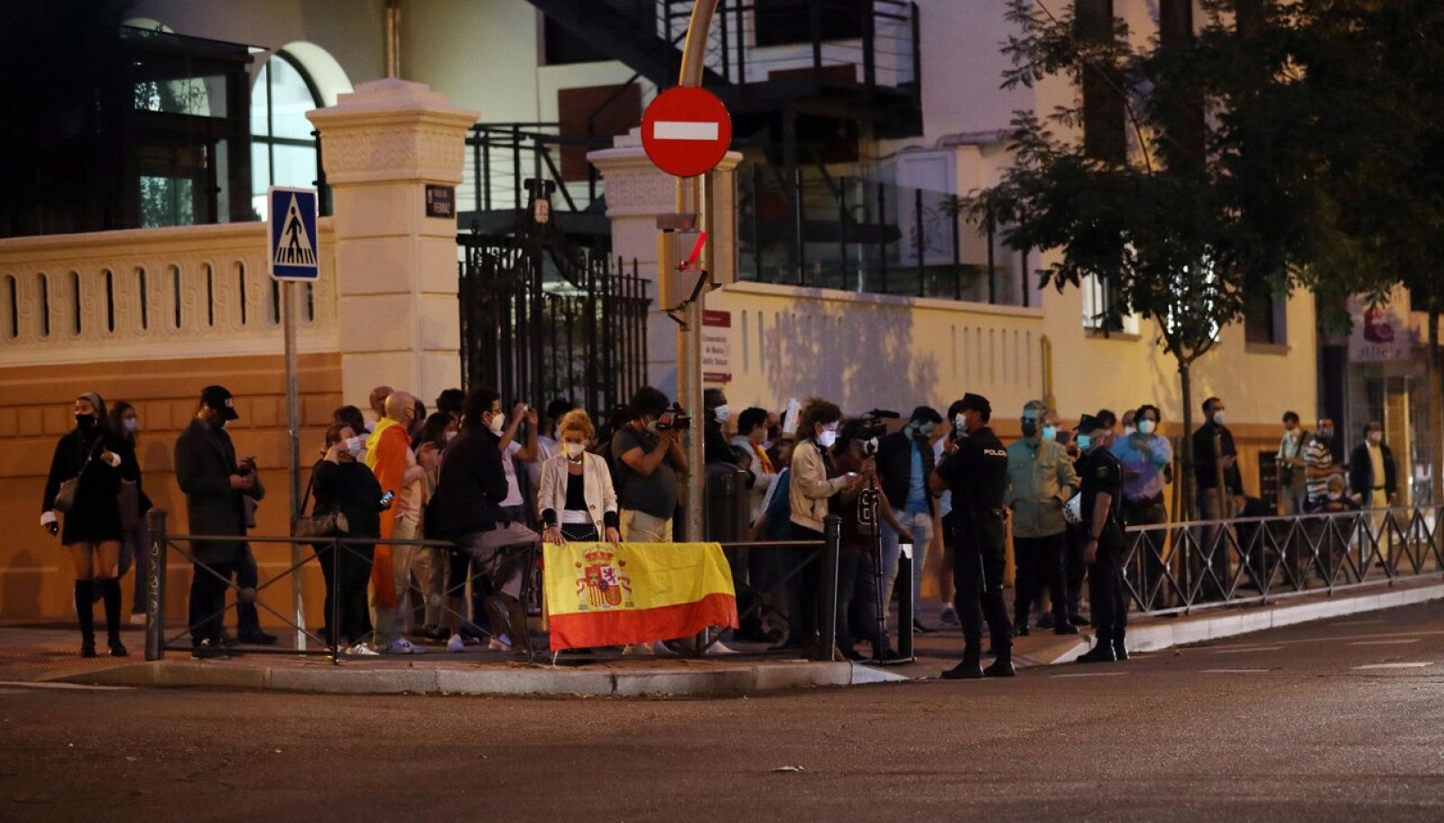 Protestas frente a la sede del PSOE contra el estado de alarma